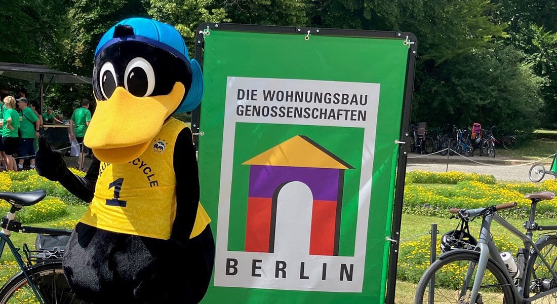 Rudi am Infostand bei einem Fest